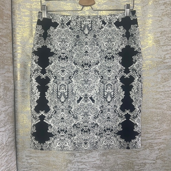 H&M Black And White Patterned Pencil Knee Length Skirt Size 10 - Picture 3 of 15